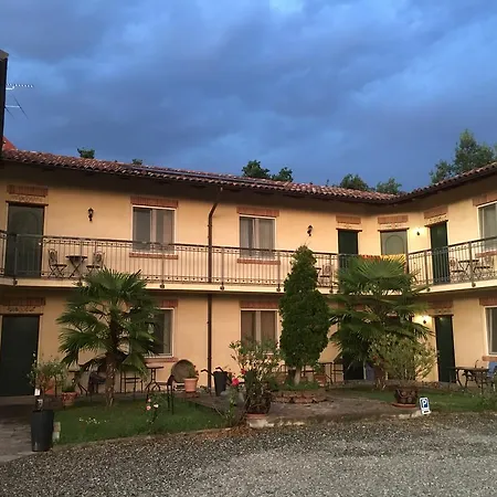 Cascina Vignole * Montafia