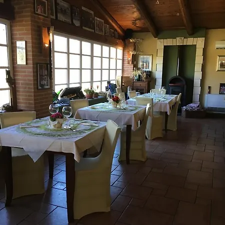 Cascina Vignole مزرعة للإقامة *