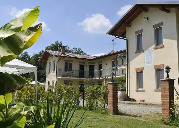 בית חווה Cascina Vignole *