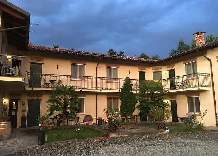 Cascina Vignole * Montafia