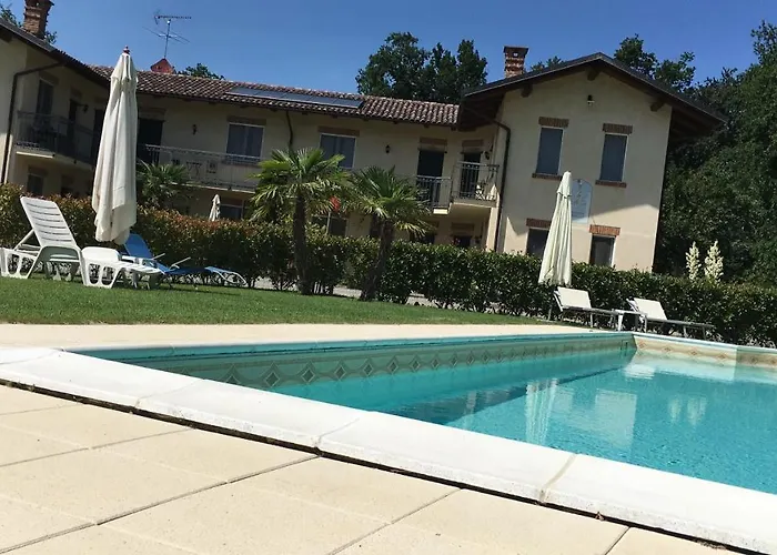 בית חווה Cascina Vignole *